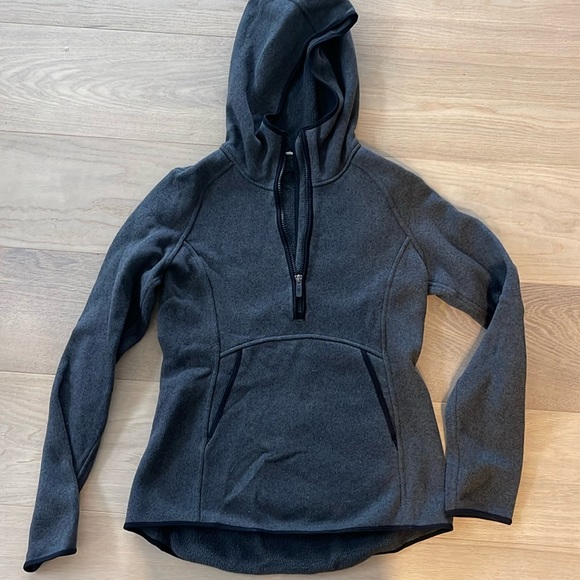 Lululemon quarter zip size 6 I believe - Picture 2 of 2